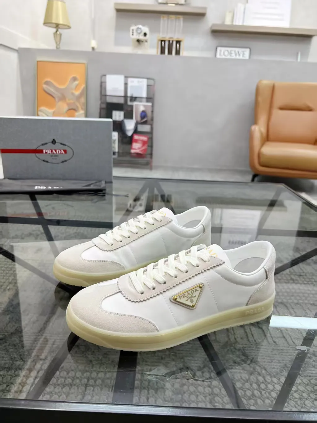 Factory P400💰Prada new men's genuine leather sports shoes, the highest version on the market, any comparison is welcome🆚! The original leather has excellent texture and is super high-end! Fetal sheep net lining imported from Italy, removable pad! Luxurious materials and fine workmanship, highly recommended! Code number: 38--45